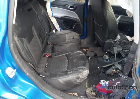 2022 Jeep Compass Latitude 4X4 z USA, uszkodzony, nr VIN 3C4NJDBB3NT169495